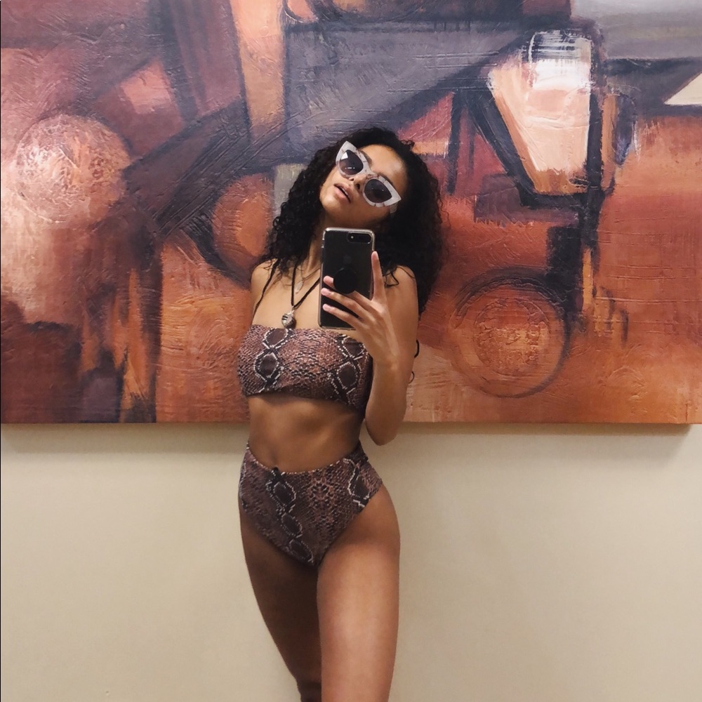 Meet your Posher, Courtney N